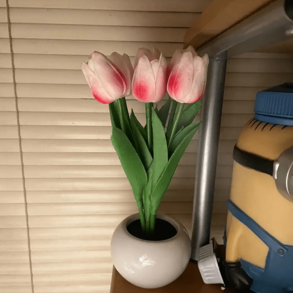 GlowTulip Table Lamp Atmospheric Flower-shaped | Table Lamp | LED | Resin/ceramic | Sleek Table Accent