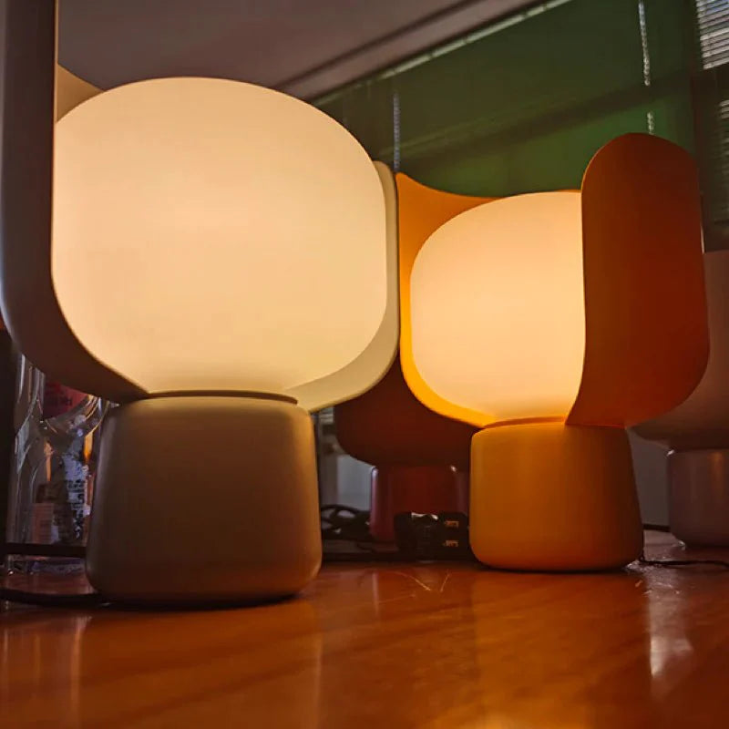 Petalux™ Modern Flower Shaped Table | Table Lamp | acrylic/metal | Sleek Table Accent