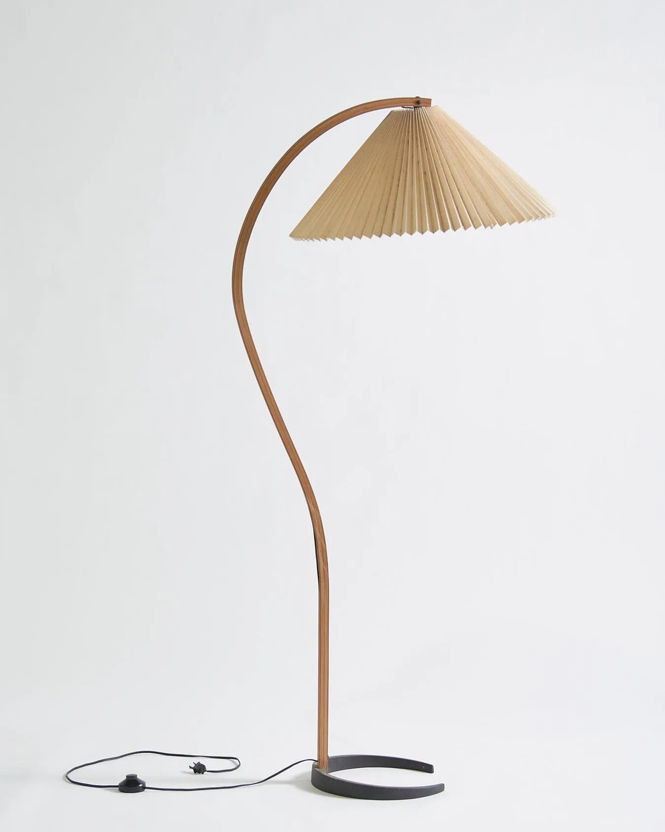 Caprani floor lamp | Floor Lamp | LED | linen/metal/wood | 240v | Stylish Floor Lighting