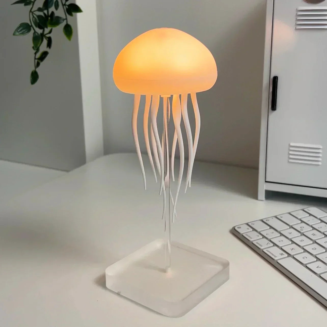 JellyVynx Lamp Magical Dancing Jellyfish | Table Lamp | LED | Resin/Plastic | Sleek Table Accent