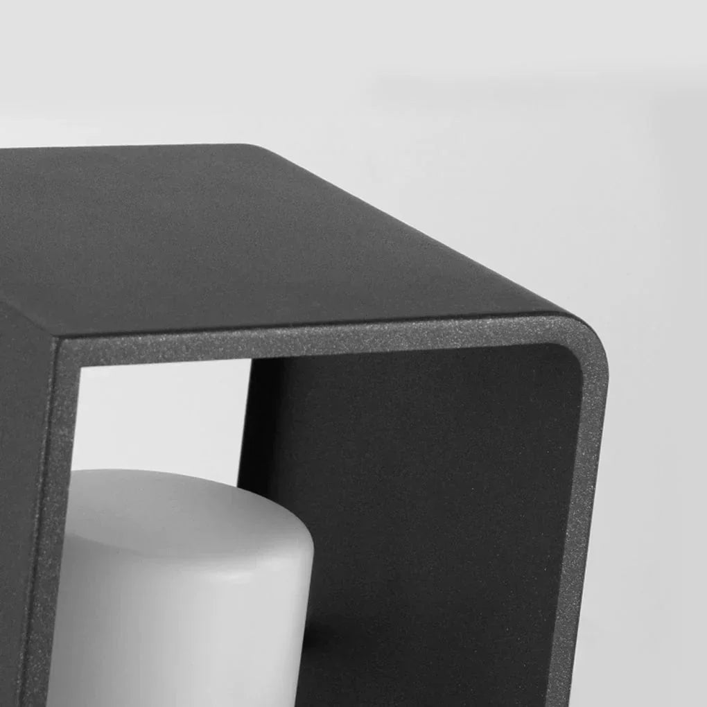 Garden Lantern Solar Outdoor Lantern | Lighting | LED | metal/plastic | 20v | Premium Lighting Solution