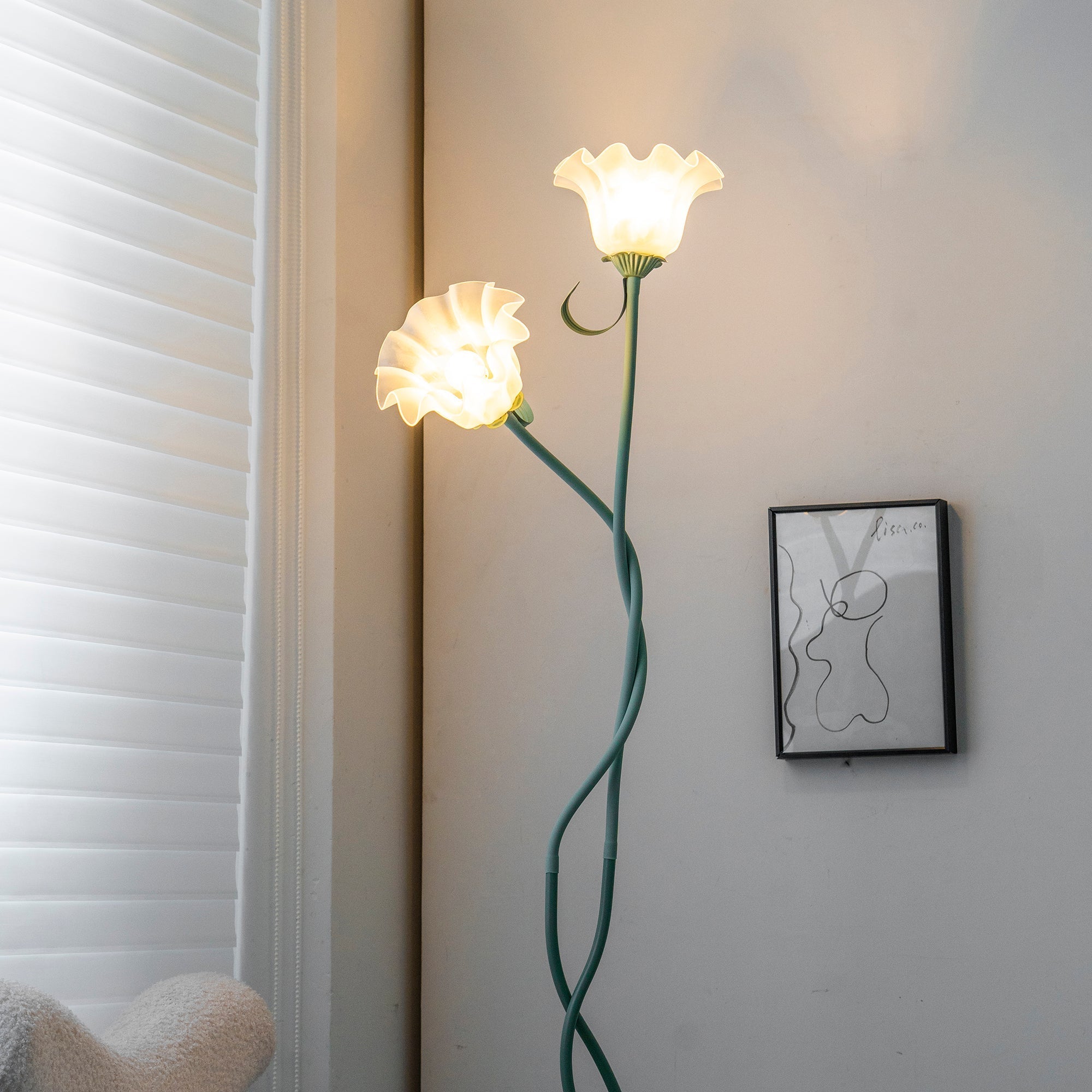 Lily floral floor lamp | Floor Lamp | acrylic/metal | 240v | Stylish Floor Lighting