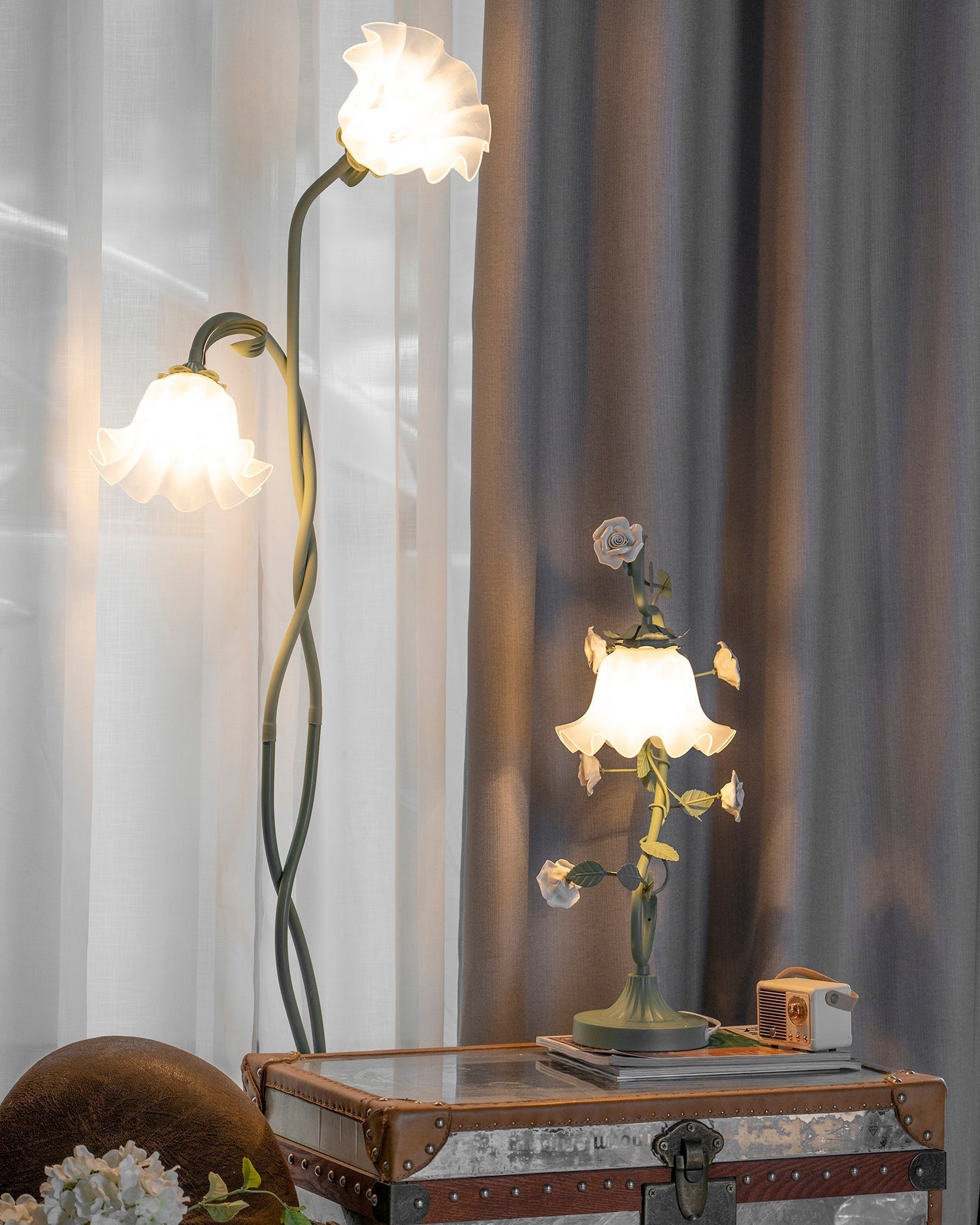 Lily floral floor lamp | Floor Lamp | acrylic/metal | 240v | Stylish Floor Lighting