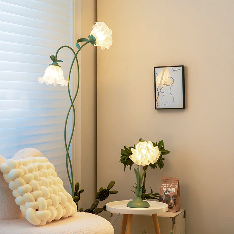 Lily floral floor lamp | Floor Lamp | acrylic/metal | 240v | Stylish Floor Lighting
