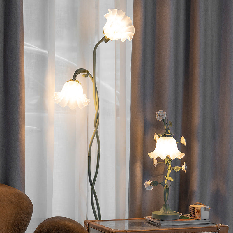 Lily floral floor lamp | Floor Lamp | acrylic/metal | 240v | Stylish Floor Lighting