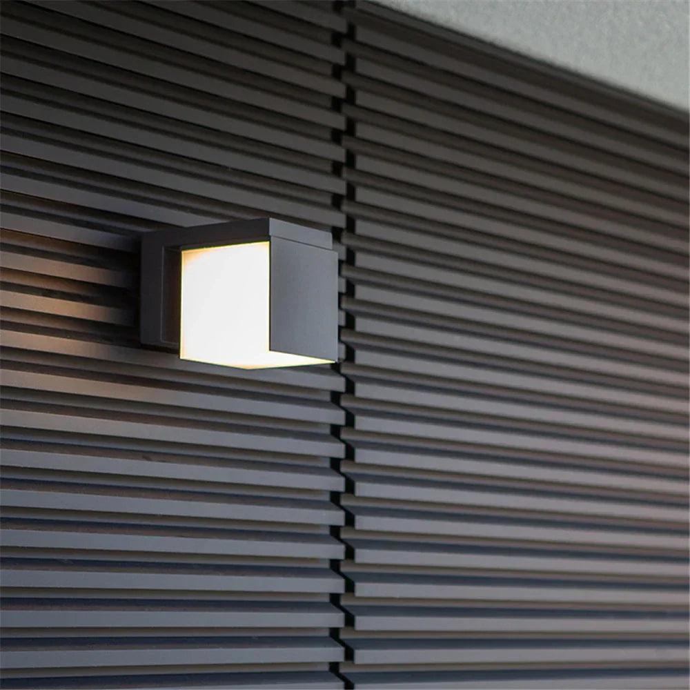 LightGuard Modern Outdoor Wall Lamp | Wall Lamp | LED | Elegant Wall Illumination