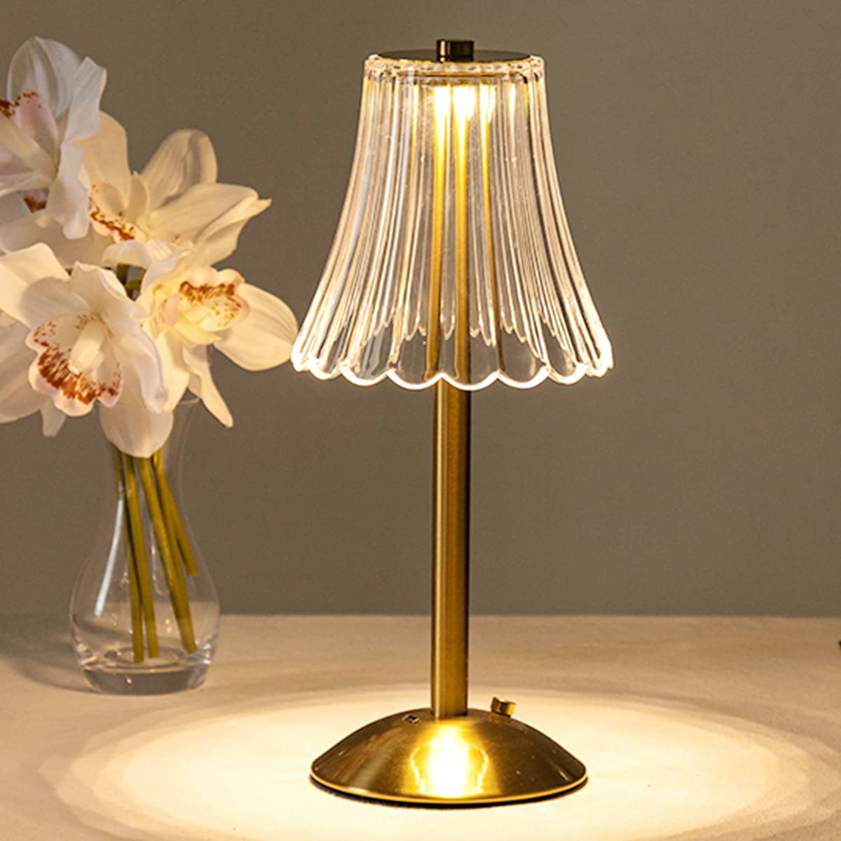 LumiCrystal Gold Crystal Table Lamp | Table Lamp | LED | Aluminum/acrylic/Crystal | 15W | Sleek Table Accent