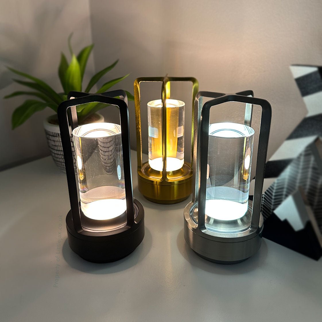 Lantrix Vintage Lantern Lamp Wireless | Table Lamp | LED | glass/Metal/Aluminum | Sleek Table Accent