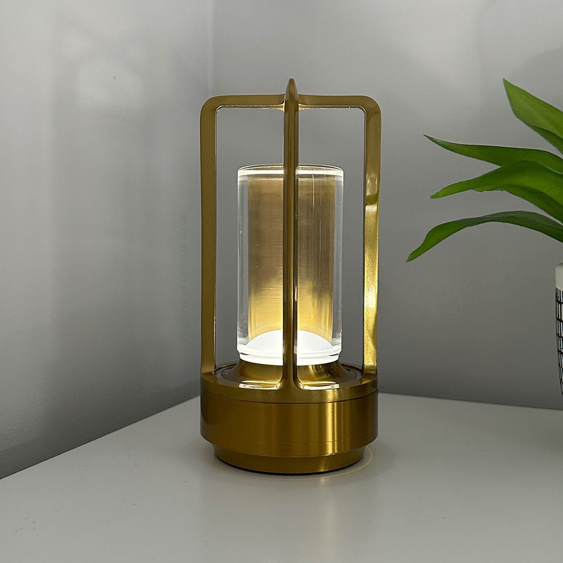 Lantrix Vintage Lantern Lamp Wireless | Table Lamp | LED | glass/Metal/Aluminum | Sleek Table Accent