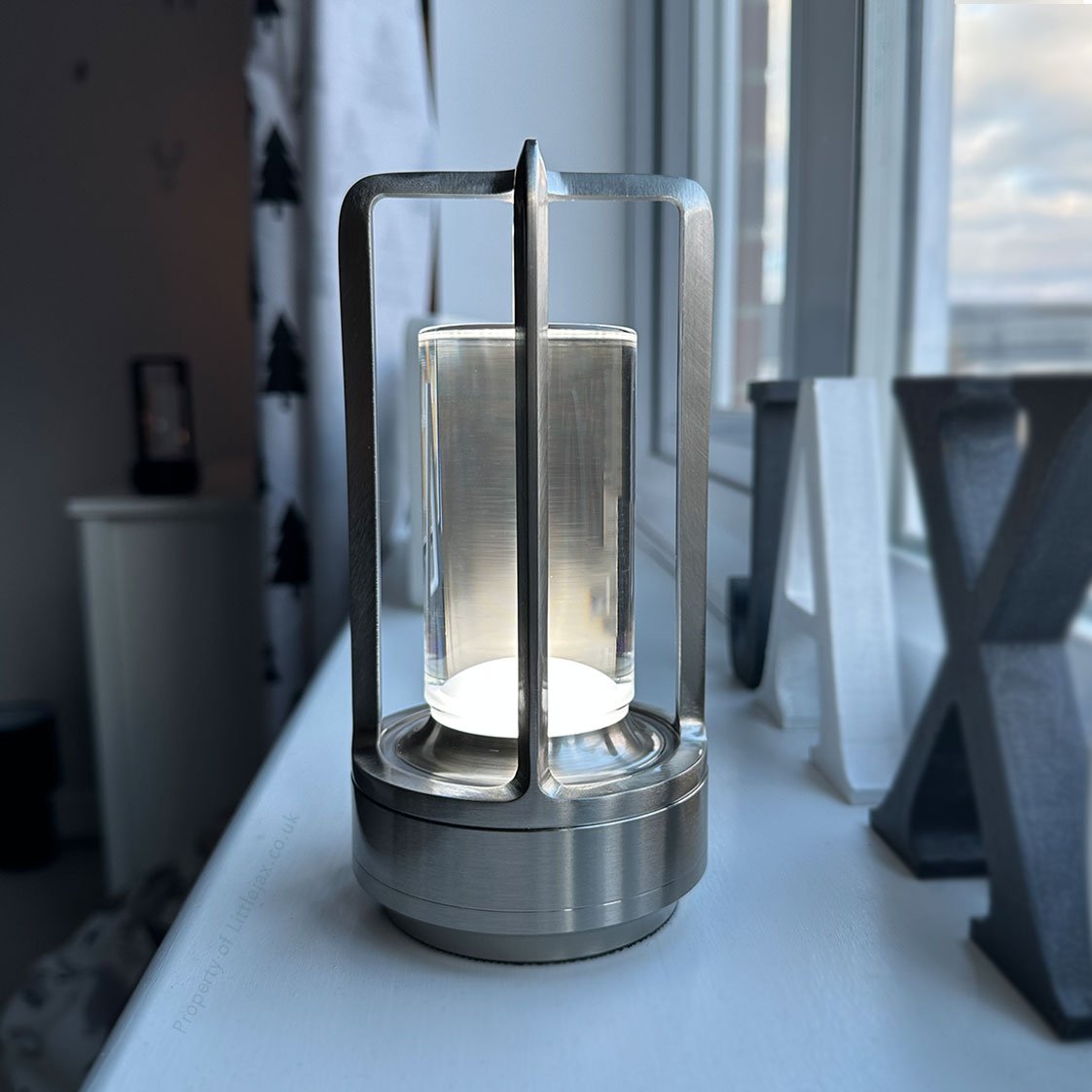 Lantrix Vintage Lantern Lamp Wireless | Table Lamp | LED | glass/Metal/Aluminum | Sleek Table Accent