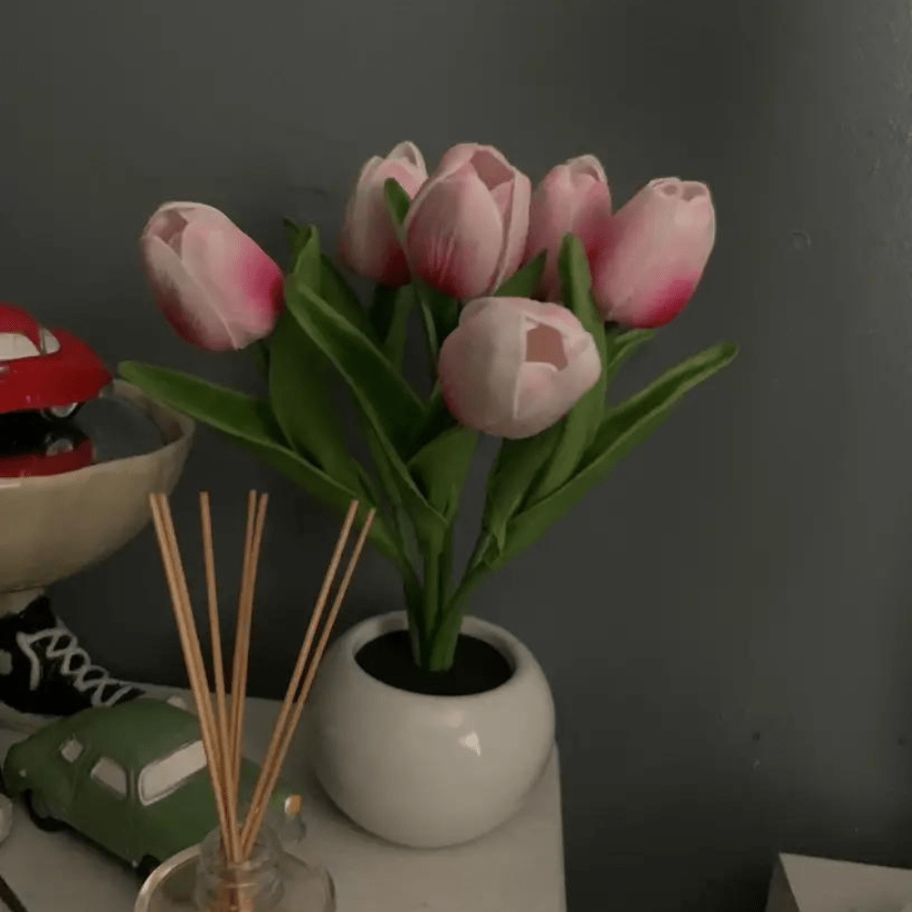 GlowTulip Table Lamp Atmospheric Flower-shaped | Table Lamp | LED | Resin/ceramic | Sleek Table Accent
