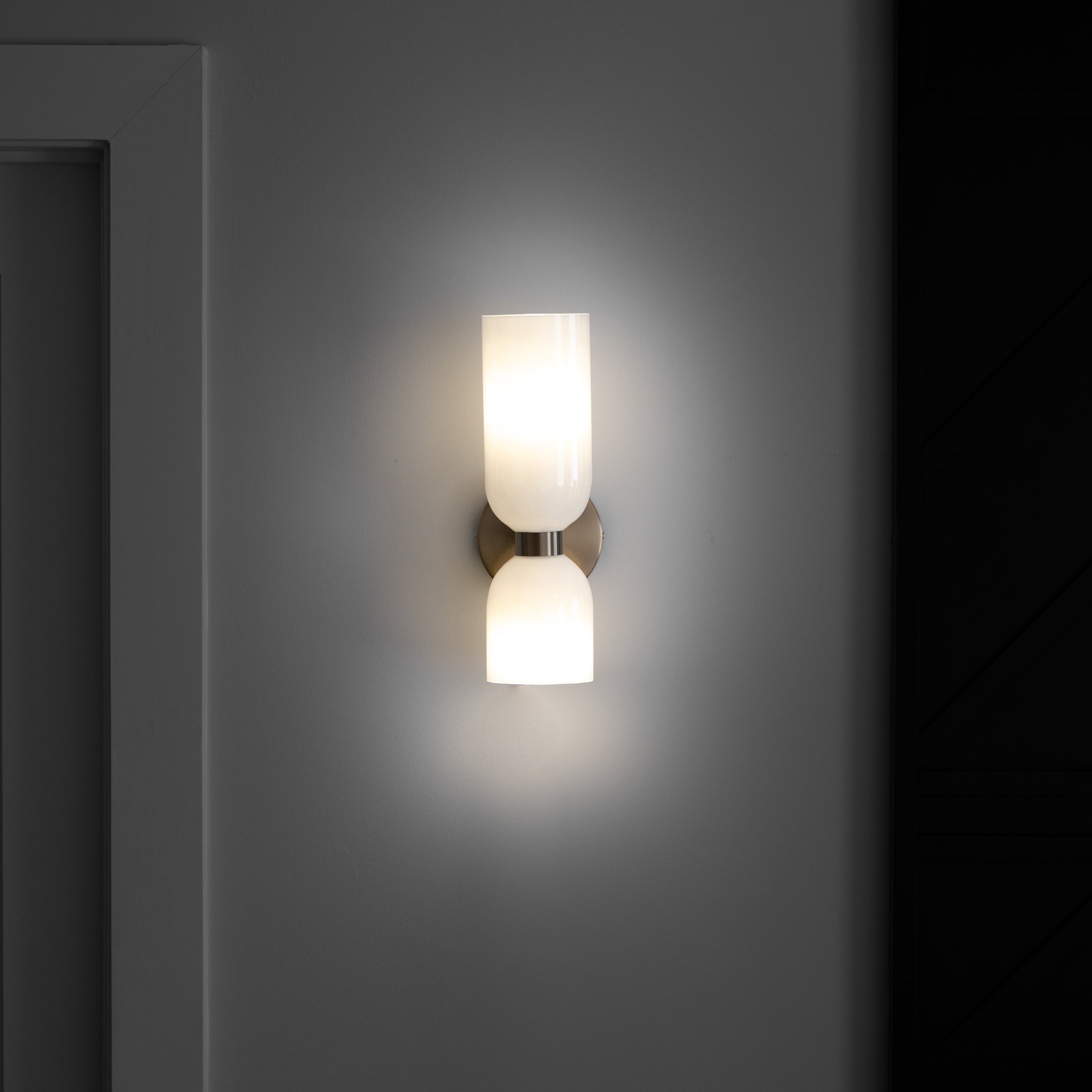 Magic Milan Wall Lamp | Wall Lamp | glass/metal | 100V - 240V | Elegant Wall Illumination