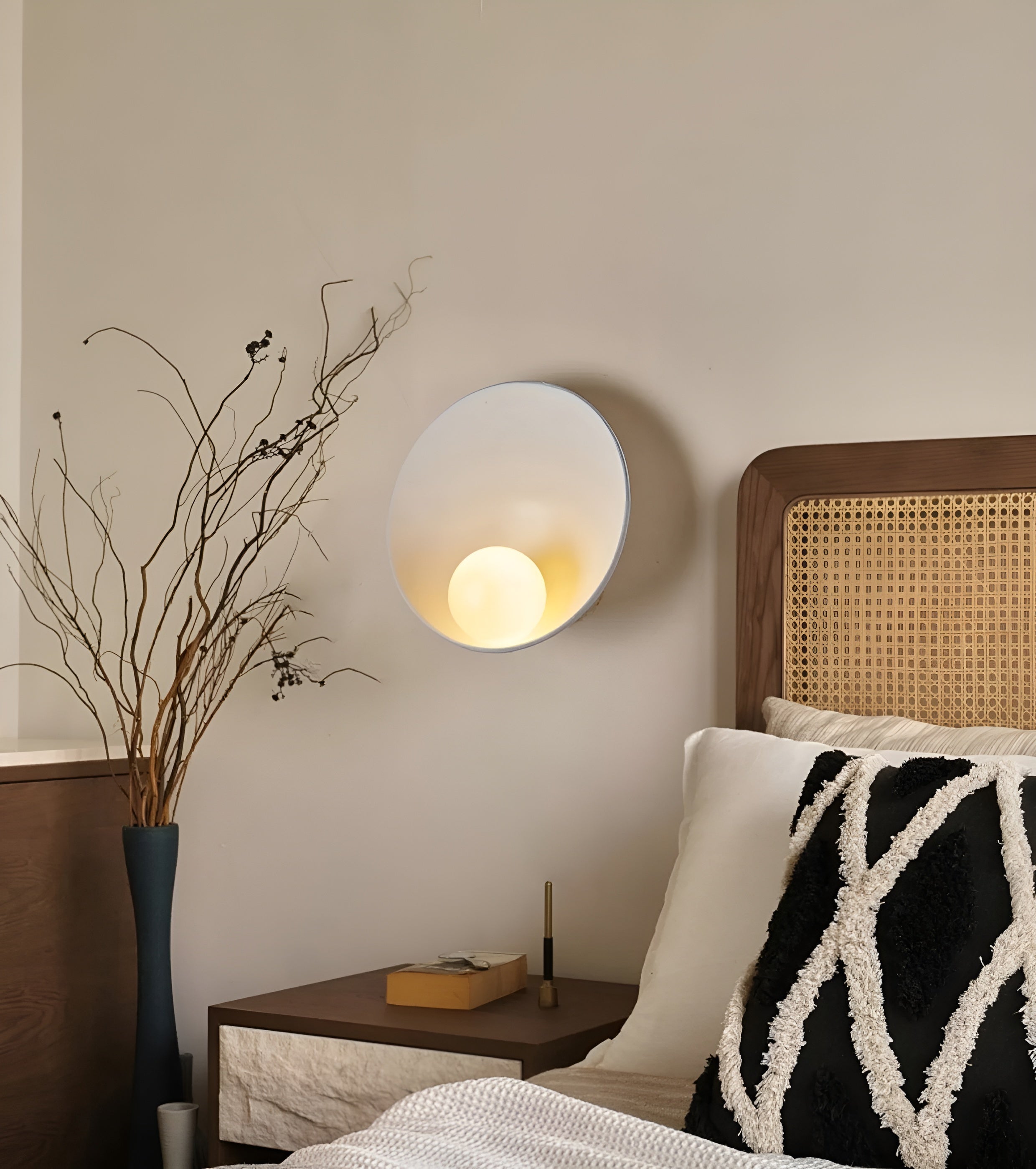 White Pearl Lamp White Wall | Wall Lamp | glass/iron/wood | 20V | Elegant Wall Illumination