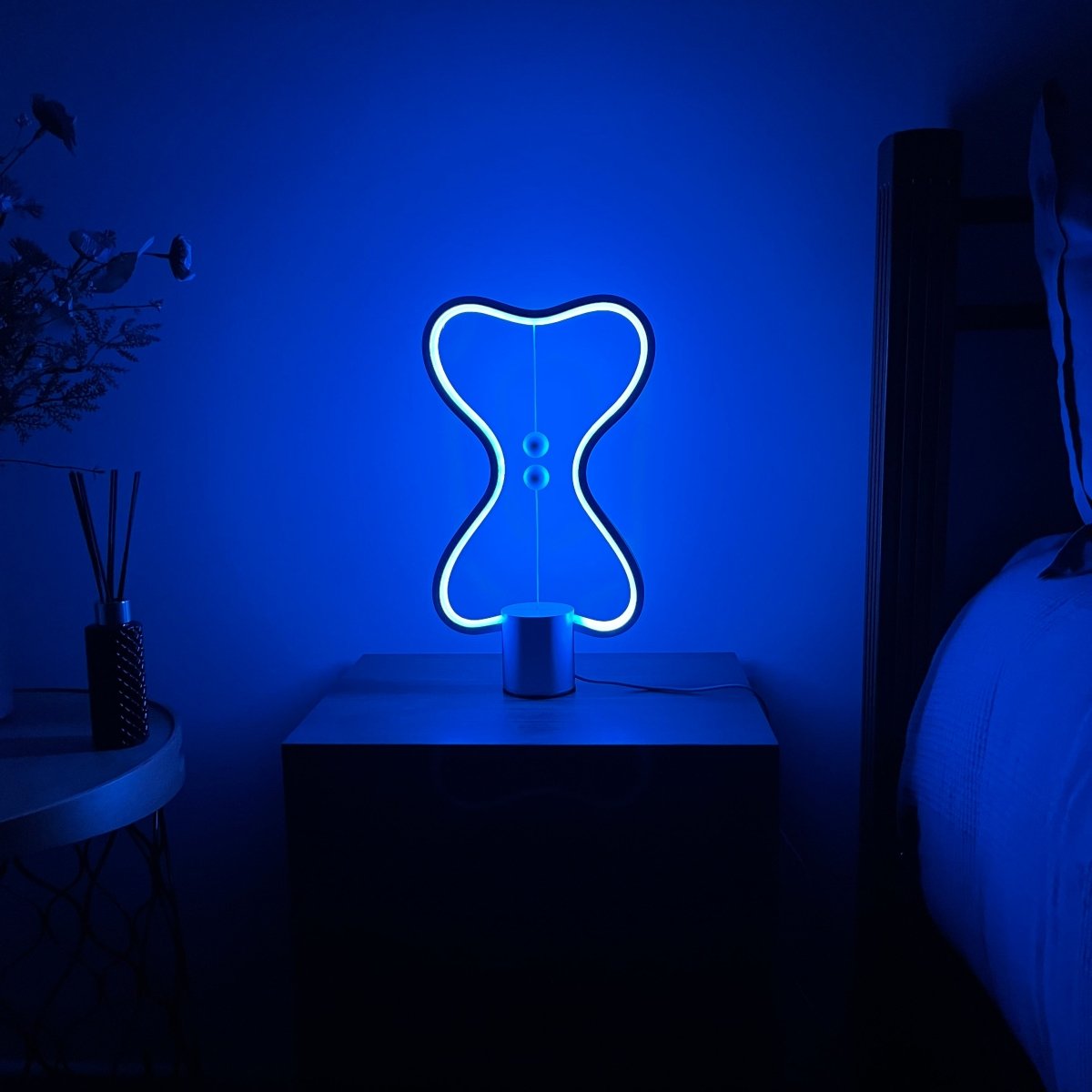 LumiMagnet Balance Lamp Innovative Table | Table Lamp | aluminum | 5V | Sleek Table Accent