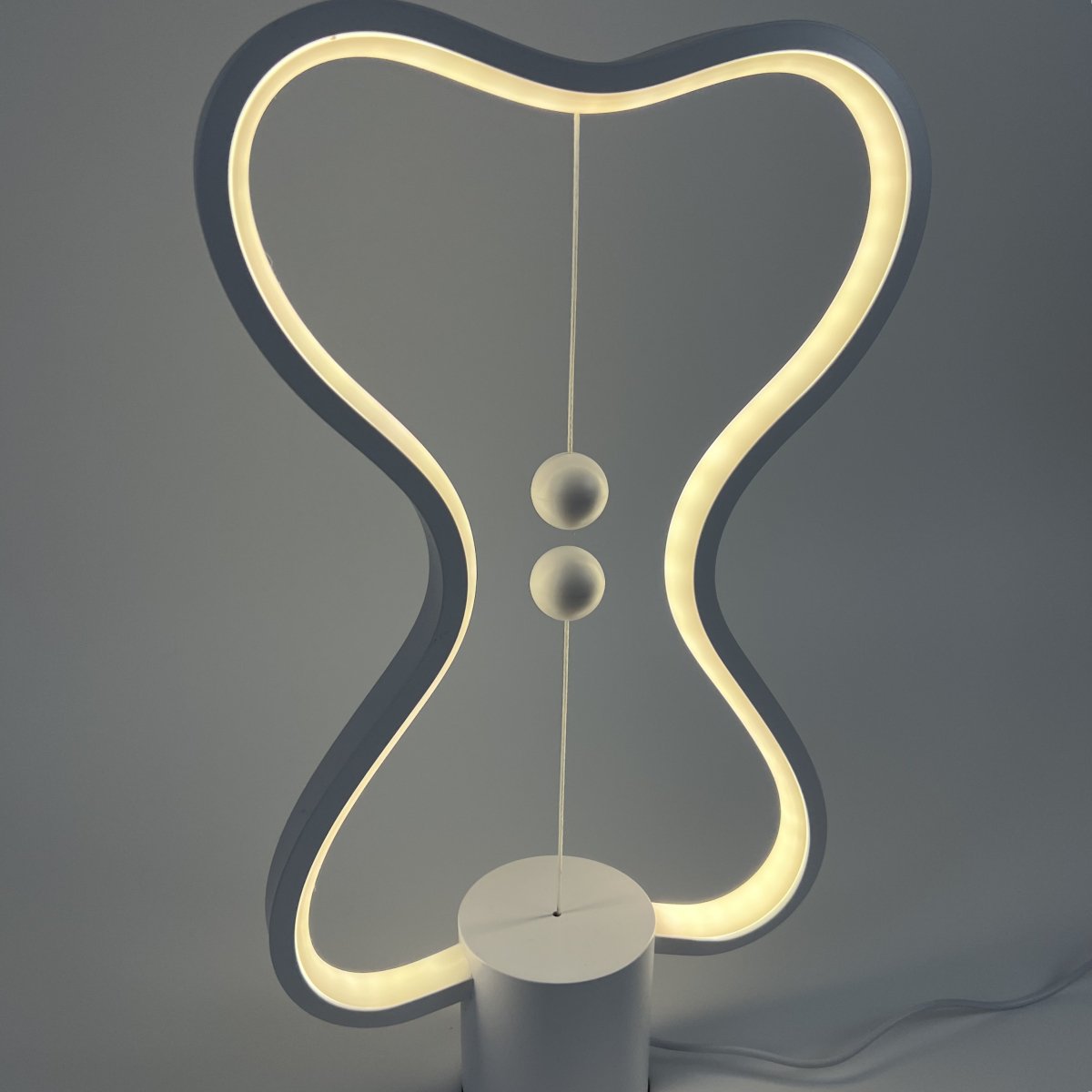 LumiMagnet Balance Lamp Innovative Table | Table Lamp | aluminum | 5V | Sleek Table Accent