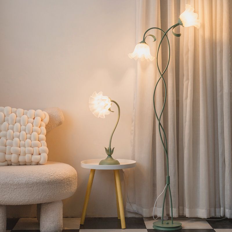 Lily floral floor lamp | Floor Lamp | acrylic/metal | 240v | Stylish Floor Lighting