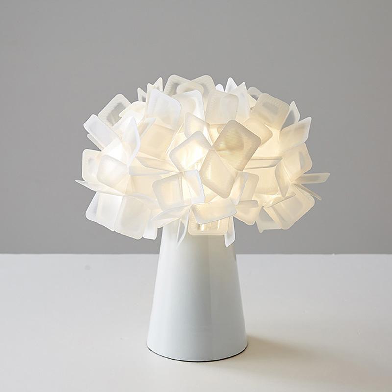 Florivis Artistic Flower Table Lamp | Table Lamp | LED | metal/PVC | 220-240V/110-120V | Sleek Table Accent