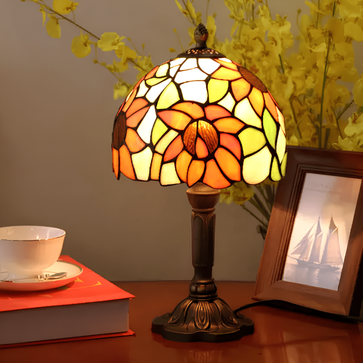 Artistry™ Antique Stained Glass Lamp | Table Lamp | Glass/metal | 220V | Sleek Table Accent